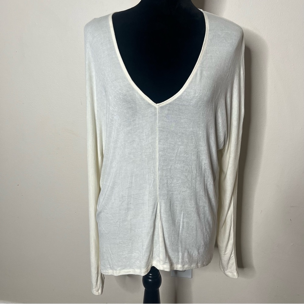 Wilfred Aritzia Women’s Beige V~Neck Long Sleeve Jersey Knit Relaxed Fit Top M